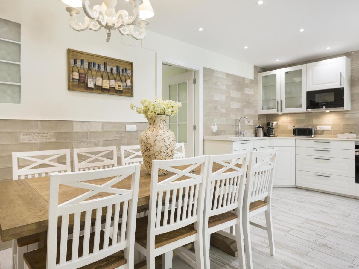 Sitges Spaces Mediterranean Apartments 4 Bedroom, 4 Bathroom, Huge Terrace, Jacuzzi- Sleeps 9 Exterior photo