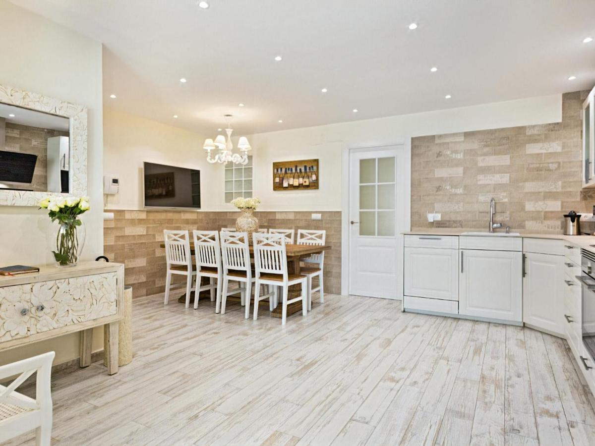 Sitges Spaces Mediterranean Apartments 4 Bedroom, 4 Bathroom, Huge Terrace, Jacuzzi- Sleeps 9 Exterior photo